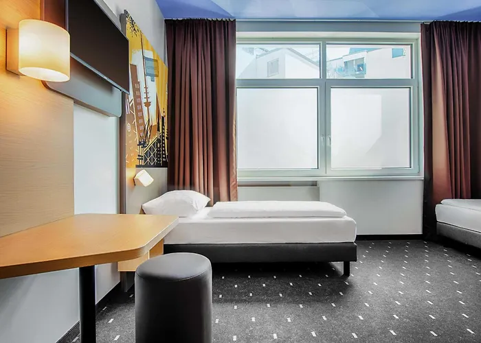 Kiel-holstenbruecke 3* كيل